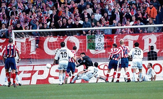 Ο ΠΑΟΚ έκανε «δώρο» Ferrari στον Βιέρι (Video) - Media