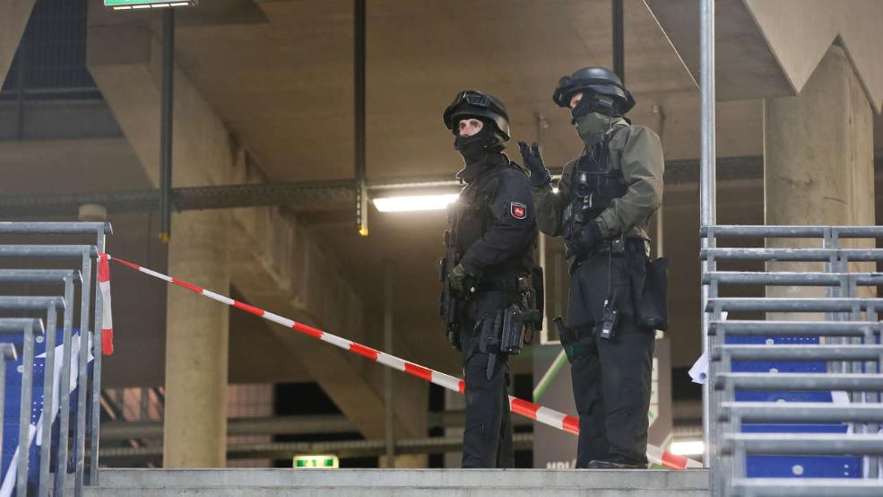 Νύχτα τρόμου στο Αννόβερο: Ακυρώθηκε ο φιλικός Γερμανίας - Ολλανδίας, πληροφορίες για βαν με εκρηκτικά έξω από το γήπεδο - Media