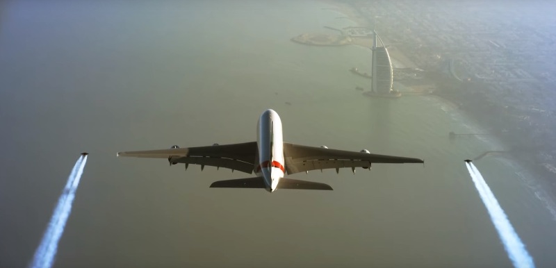 Απίστευτο βίντεο: Πετάνε δίπλα σε ένα Airbus A380! (Video) - Media