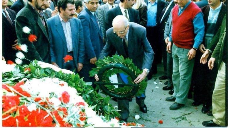 ΠΑΣΟΚ εναντίον «Αυγής» - Έγραψε ότι ο Τσίπρας ήταν ο πρώτος πρωθυπουργός που κατέθεσε στεφάνι στο Πολυτεχνείο - Media