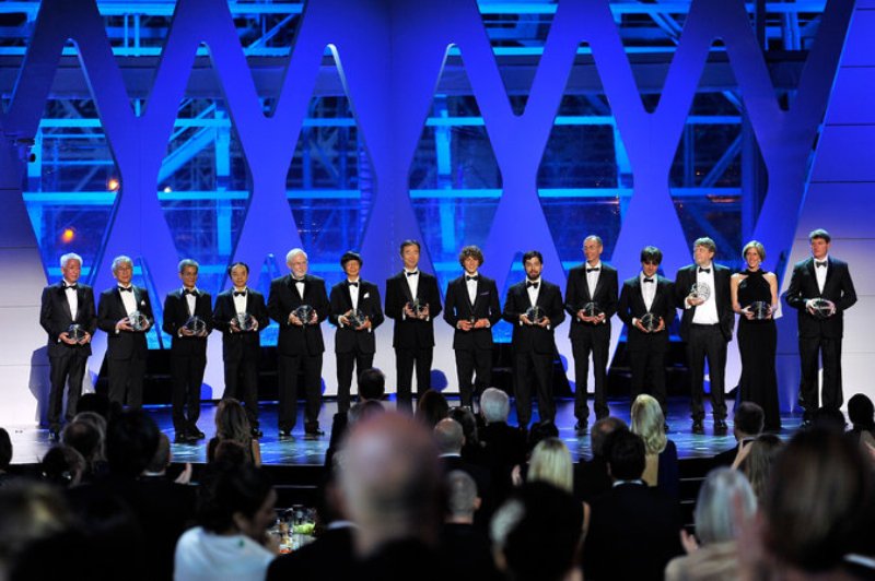 Δόθηκαν τα «Όσκαρ της επιστήμης» - Ο Ζάκερμπεργκ, οι βραβευθέντες και η τελετή απονομής που θύμισε… Χόλιγουντ (Photos-Video) - Media