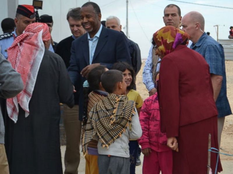 Στα βήματα του Τραμπ και ο Κάρσον: Πολύ ωραίος ο καταυλισμός που μένουν οι Σύροι πρόσφυγες - Media