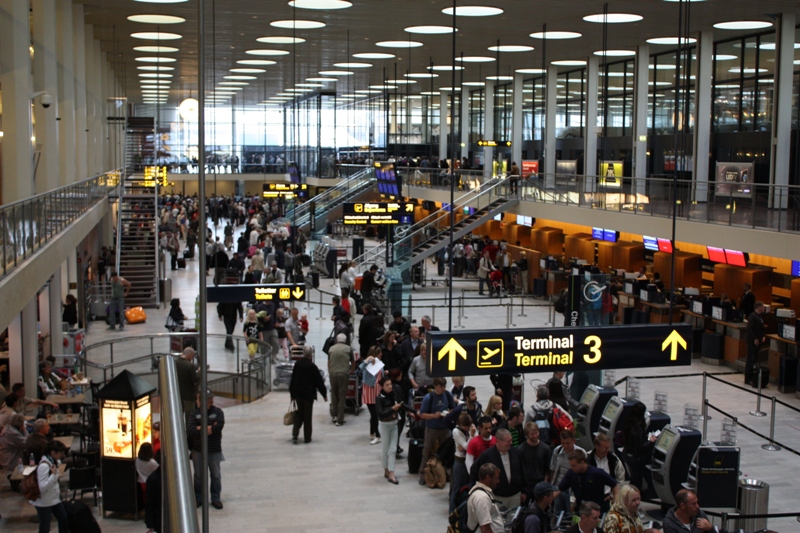 Συναγερμός και στη Δανία - Εκκενώθηκε το μισό αεροδρόμιο της Κοπεγχάγης λόγω ύποπτης αποσκευής - Media