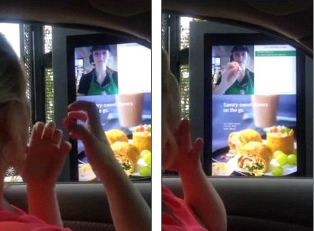 Η συγκινητική στιγμή κατά την οποία μια τυφλή και κωφή γυναίκα νιώθει τις δονήσεις του ήχου (Video) - Media