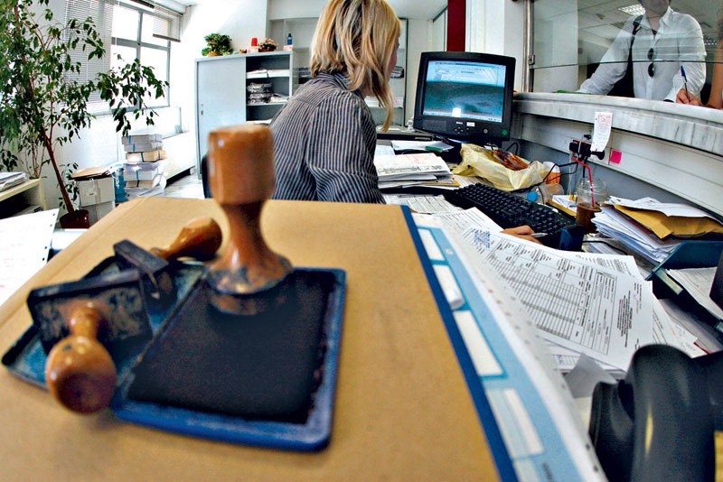 Αυξήσεις μισθών στο Δημόσιο από την Πρωτοχρονιά προανήγγειλε ο Βερναρδάκης - Media