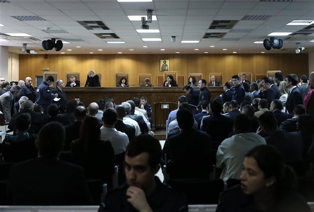 Οι χρυσαυγίτες «ήξερα ότι έχουν έρθει για κακό σκοπό», λέει αστυνομικός που ήταν παρών στη δολοφονία του Παύλου Φύσσα - Media