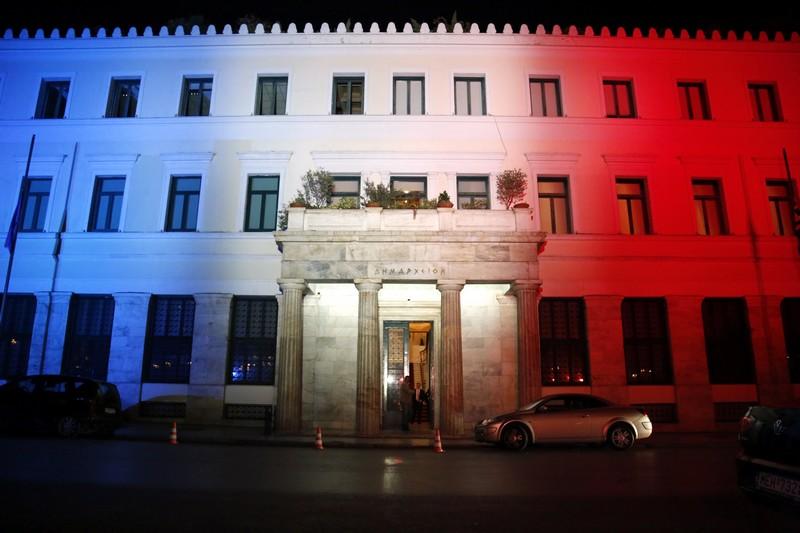 Στα χρώματα της Γαλλίας το Δημαρχείο της Αθήνας (Photos) - Media