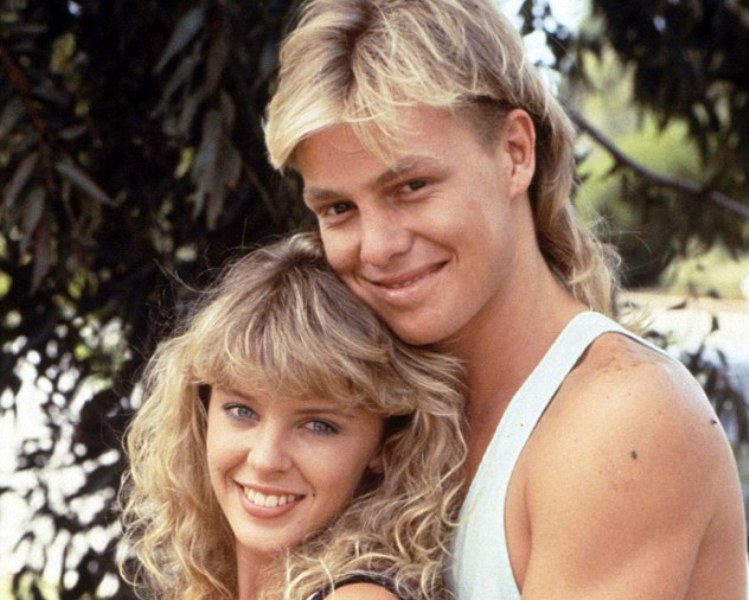 Δείτε πώς είναι σήμερα ο ποπ σταρ των 80s, Τζέισον Ντόνοβαν, το πάλαι ποτέ «αμόρε» της Κάιλι Μινόγκ (Photos) - Media