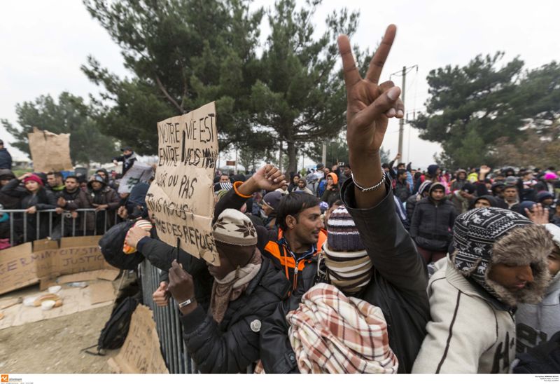 Σοβαρά επεισόδια στην Ειδομένη: Πρόσφυγας υπέστη ηλεκτροπληξία - Με κατασκευή φράχτη απαντούν οι Σκοπιανοί (Photos) - Media