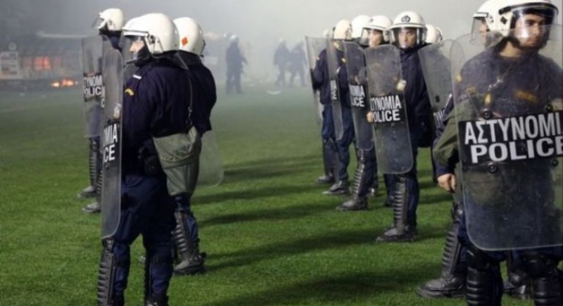 Δεκαέξι συλλήψεις κατά τη διάρκεια των επεισοδίων στη Λεωφόρο - Media