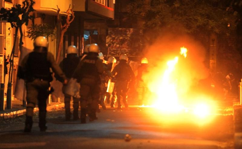 Ένταση και επεισόδια στα Εξάρχεια μετά την πορεία του Πολυτεχνείου (Photos/Video) - Media