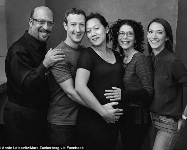 Ο Ζούκερμπεργκ γιορτάζει με την οικογένεια του-που αλλού;-στο facebook - Media