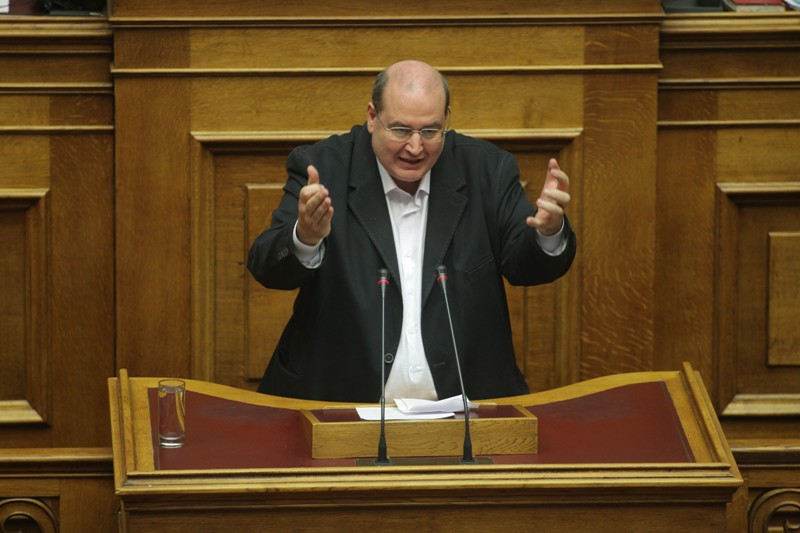 «Χαμός» στην ομιλία Φίλη-Κασαπίδης: Ζήτα συγγνώμη, ντροπή σου (Video) - Media