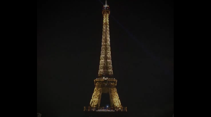 Ο Πύργος του Άιφελ έσβησε τα φώτα του στη μνήμη των θυμάτων (Video) - Media