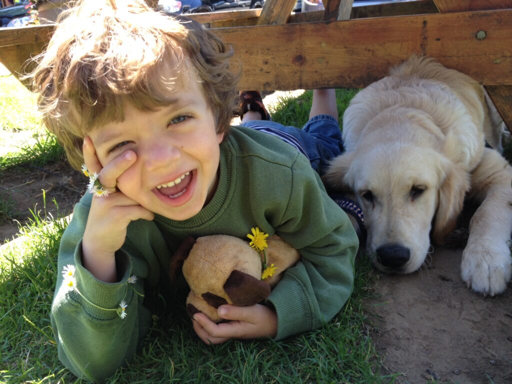 Τα παιδιά που μεγαλώνουν με σκυλιά κινδυνεύουν λιγότερο από άσθμα - Media