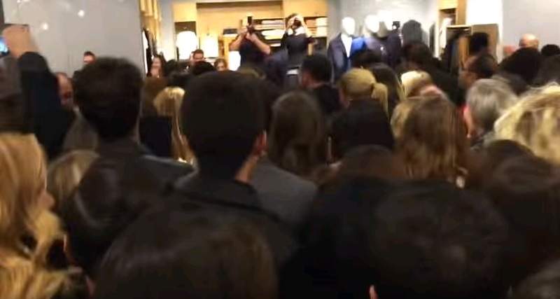 «Πατείς με, πατώ σε» σε κατάστημα ρούχων στην Κωνσταντινούπολη (Video) - Media