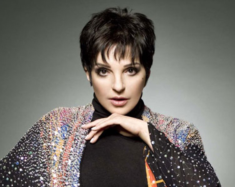 Η Λάιζα Μινέλι διαψεύδει ότι καπνίζει μαριχουάνα (Photos) - Media