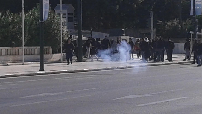 Ένταση, μολότοφ και... πετροπόλεμος στο μαθητικό συλλαλητήριο (Photos/video) - Media