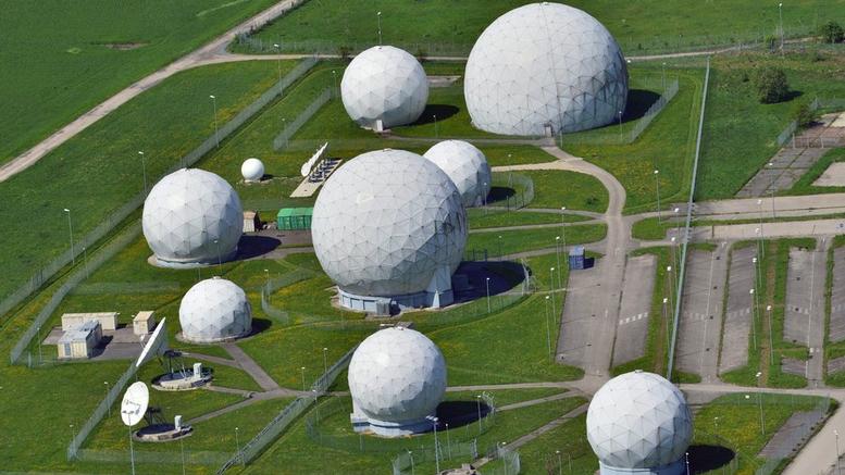 Οι Γερμανοί παρακολουθούσαν και τον Γάλλο υπουργό Εξωτερικών - Media