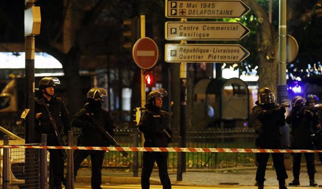 Επιμένουν οι Γάλλοι: Τρεις τρομοκράτες ταυτοποιήθηκαν στην Ελλάδα - Media