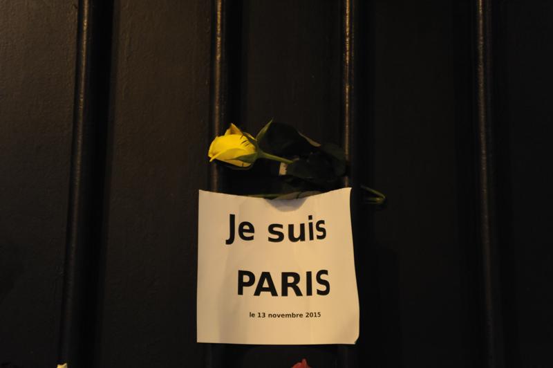 Πως κυλάει η ζωή στο Παρίσι 2 μέρες μετά τις τρομοκρατικές επιθέσεις;  - Media