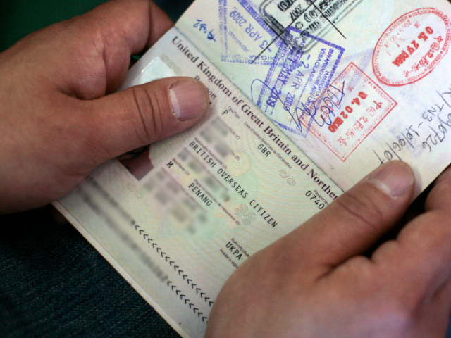 Λέσβος: Προφυλακιστέοι τρεις εκ των 11 συλληφθέντων για διακίνηση πλαστών διαβατηρίων - Media