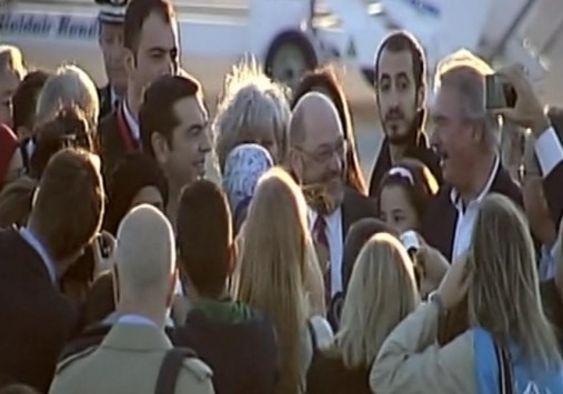 Σε εξέλιξη η εκδήλωση για την πρώτη μετεγκατάσταση προσφύγων στο Ελ. Βενιζέλος - Media