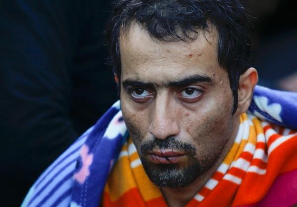 Οι εγκλωβισμένοι πρόσφυγες ράβουν τα στόματά τους… (Σκληρές Photos) - Media