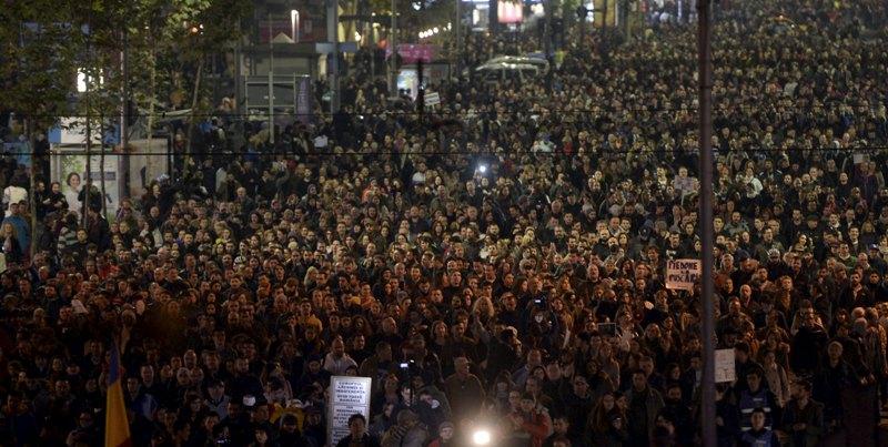 Οργή στη Ρουμανία για το θάνατο 32 ανθρώπων από πυρκαγιά -Ζητούν παραίτηση της κυβέρνησης (Photos) - Media