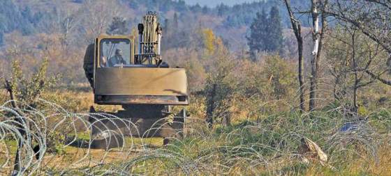 Τα Σκόπια άρχισαν την κατασκευή φράχτη στα σύνορα με την Ελλάδα - Media