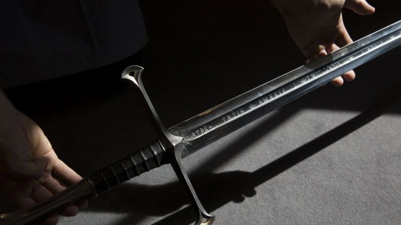 Κυκλοφορούσε με… σπαθί στην 3ης Σεπτεμβρίου και τον προσήγαγαν! (Video) - Media