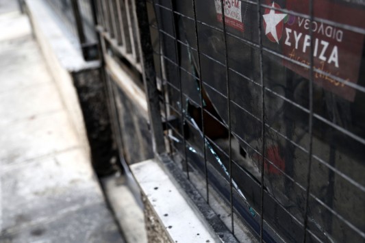 Τρεις εμπρηστικές επιθέσεις σε γραφεία του ΣΥΡΙΖΑ - Media