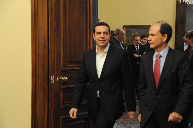 Σύσκεψη πολιτικών αρχηγών- Τσίπρας: "έχετε το θράσος να λέτε ότι το 3ο μνημόνιο είναι το χειρότερο;" - Media