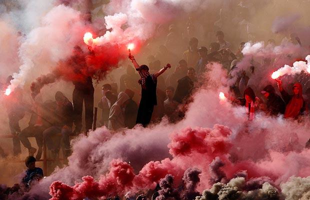 Χειροπέδες σε 41 οπαδούς του Ερυθρού Αστέρα - Έρχονταν... αρματωμένοι στην Αθήνα - Media