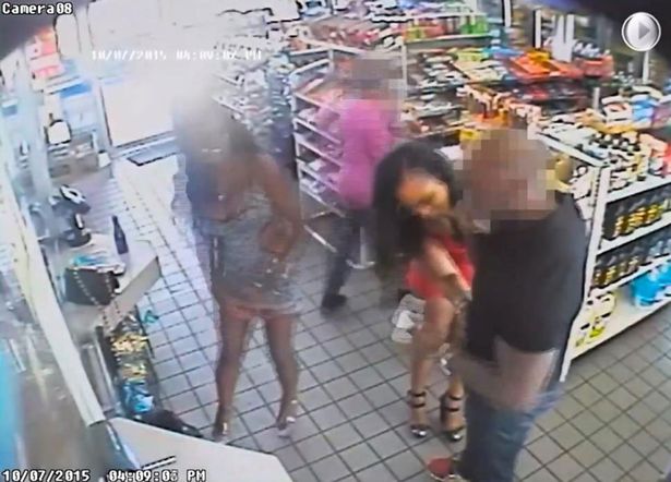 «Ασυγκράτητες» κυρίες την «πέφτουν» σε άνδρα και… καταζητούνται για σεξουαλική παρενόχληση (Video) - Media