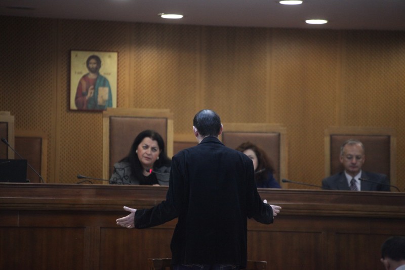 Δίκη Χρυσής Αυγής: Εισαγγελέας προς μάρτυρα: «Σας έχουν απειλήσει; Φοβάστε» - Media