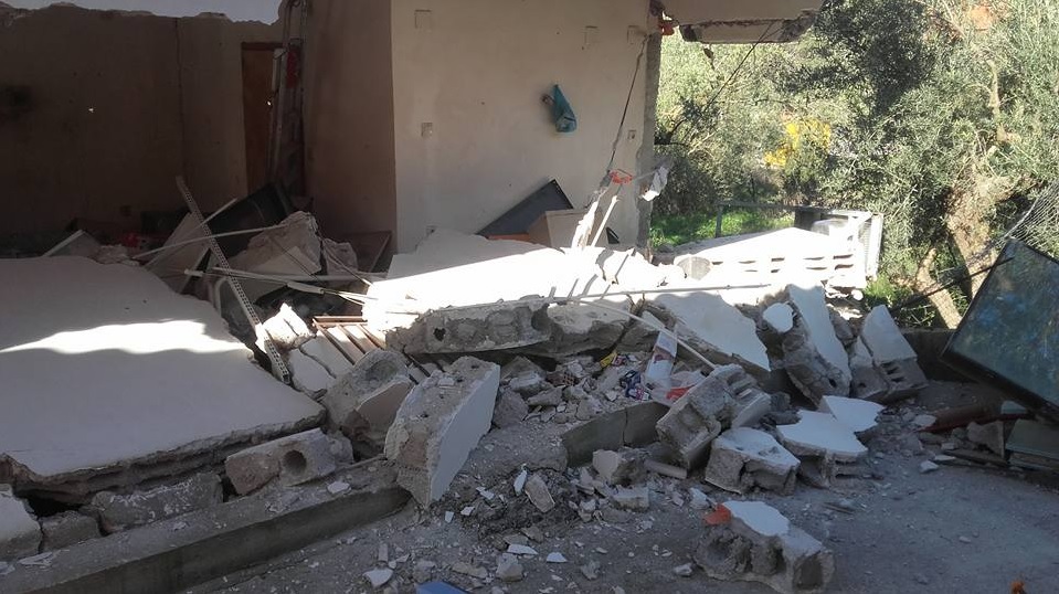Δύο γυναίκες νεκρές από τον ισχυρό σεισμό στη Λευκάδα - Μπαράζ μετασεισμών - Σοβαρές ζημιές στο οδικό δίκτυο - Media