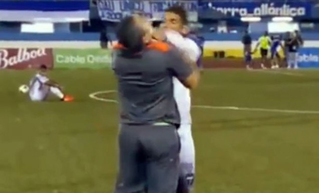 Παραλίγο να δείρει τον προπονητή γιατί τον έβγαλε αλλαγή (Video) - Media