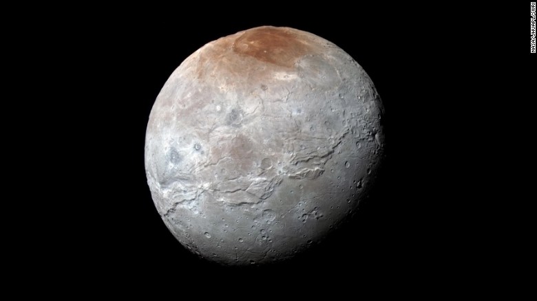 NASA: Δείτε την επιφάνεια του Πλούτωνα όπως δεν την έχει δει ποτέ το ανθρώπινο μάτι (Photos) - Media