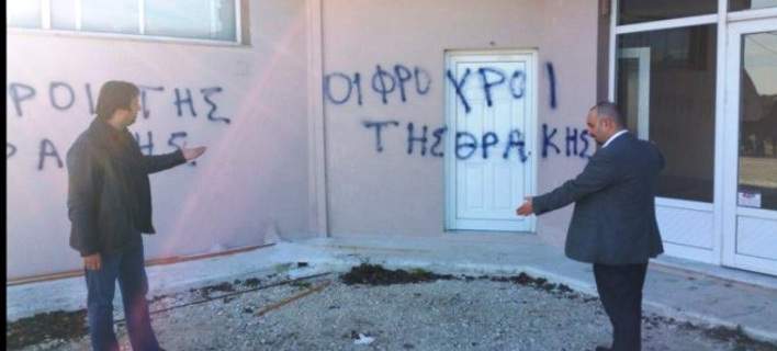 Επίθεση στα γραφεία του μειονοτικού κόμματος στην Κομοτηνή – Ως «Φρουροί της Θράκης» υπέγραψαν οι δράστες (Photos) - Media