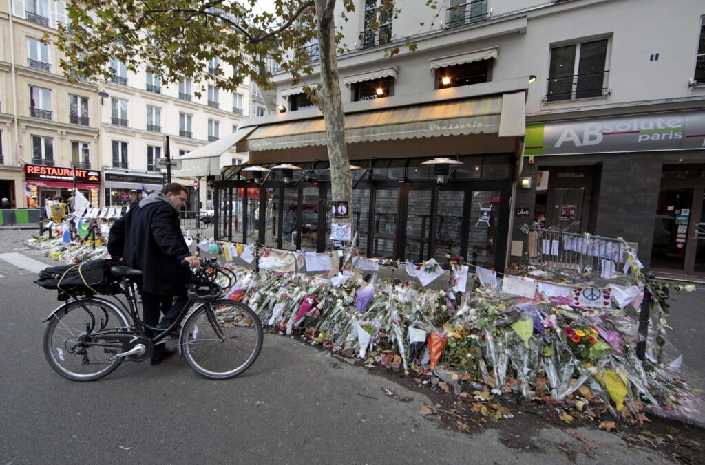 Άνοιξε το "La Bonne Biere" – Το πρώτο μπαρ που επιτέθηκαν οι τζιχαντιστές στο Παρίσι - Media