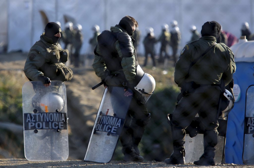 Μεγάλη πίεση από την Κομισιόν στην Ελλάδα για τα hotspots και τις θέσεις υποδοχής - Media