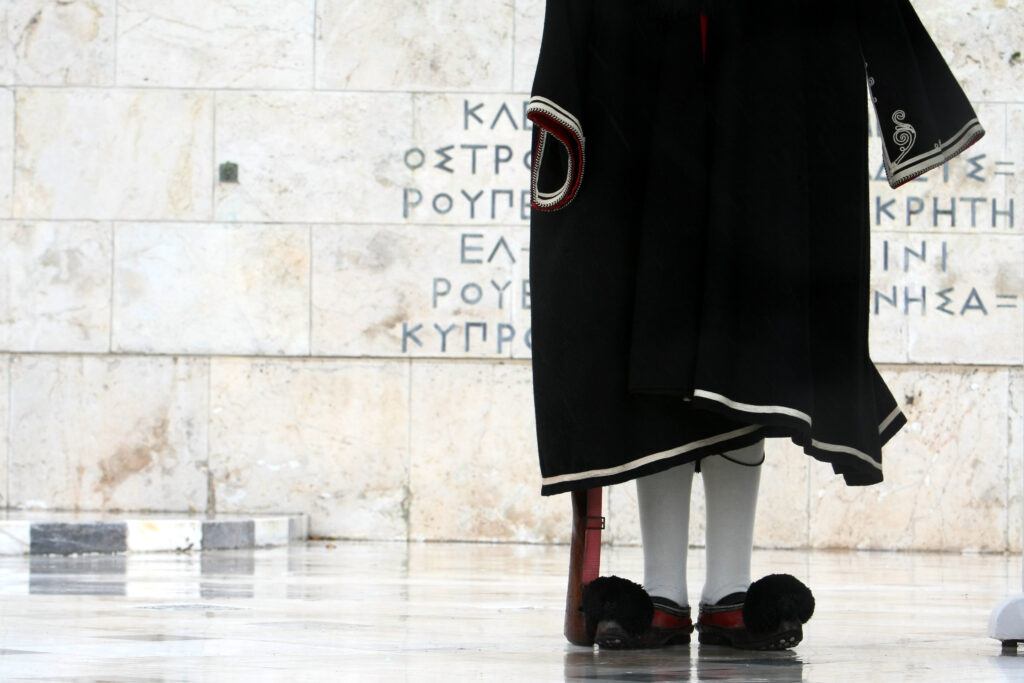 Wall Street Journal: Έγγραφο του ESM προβλέπει ελάφρυνση του ελληνικού χρέους κατά 52,5% - Media