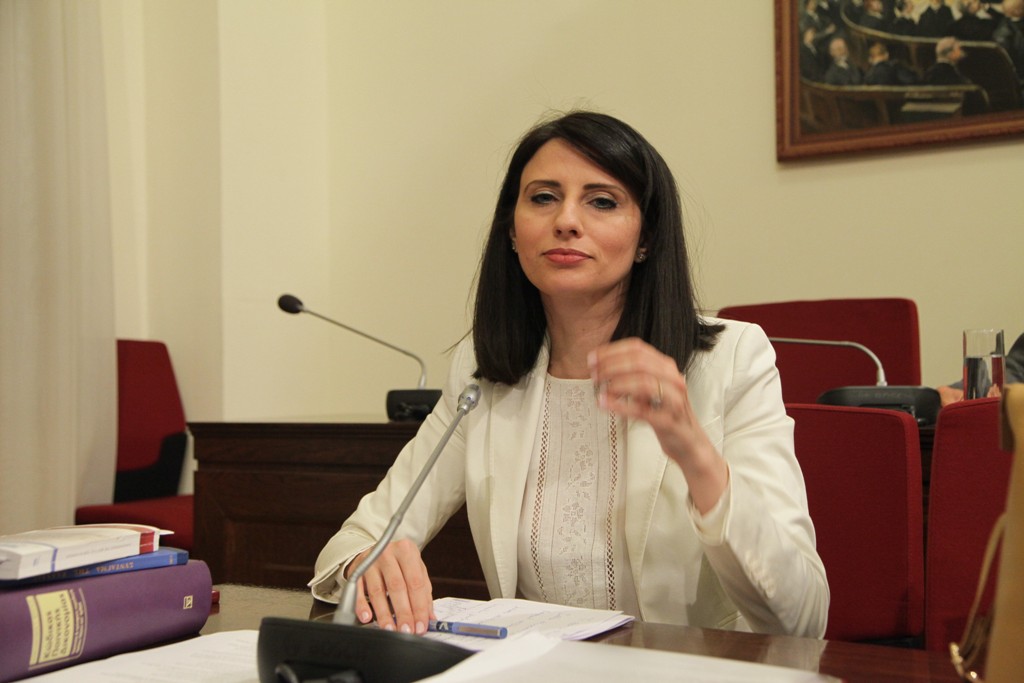 Διαψεύδει η βουλευτής Ν.Κασιμάτη ότι θα αποχωρήσει από τον ΣΥΡΙΖΑ - Media