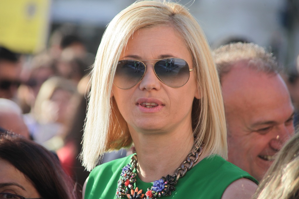 Ραχήλ Μακρή κατά Παπαδημούλη: Αχώνευτος και παρτάκιας ομολογεί ότι είναι ξεφτίλας - Media