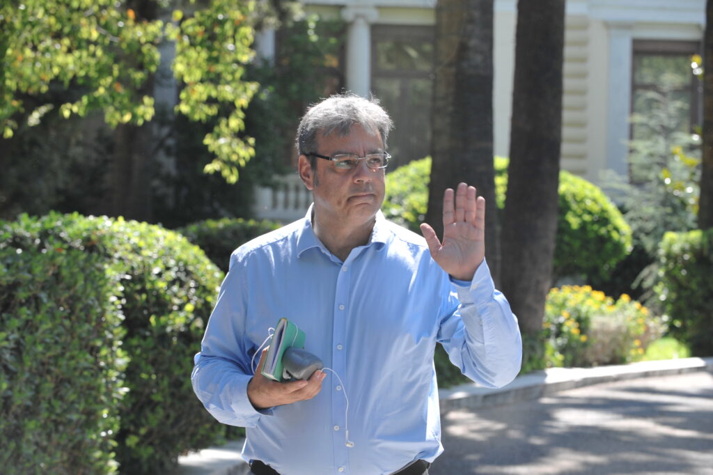 Βερναρδάκης: Η κυβέρνηση επιδιώκει 20.000 διορισμούς υπαλλήλων μέσα στο 2016 – Οι μισοί εκπαιδευτικοί - Media