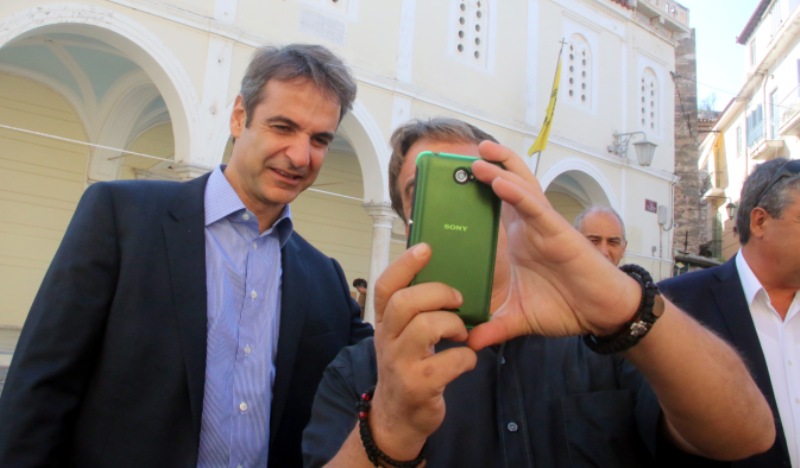 Με ποιον έβγαλε φωτογραφία ο Κυριάκος Μητσοτάκης; Δεν θα το βρείτε! (Photo) - Media