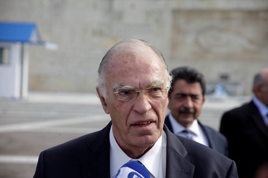 Λεβέντης: Ο Καραμανλής θα μπορούσε να αποσύρει τον Καμμένο από την κυβέρνηση - Media