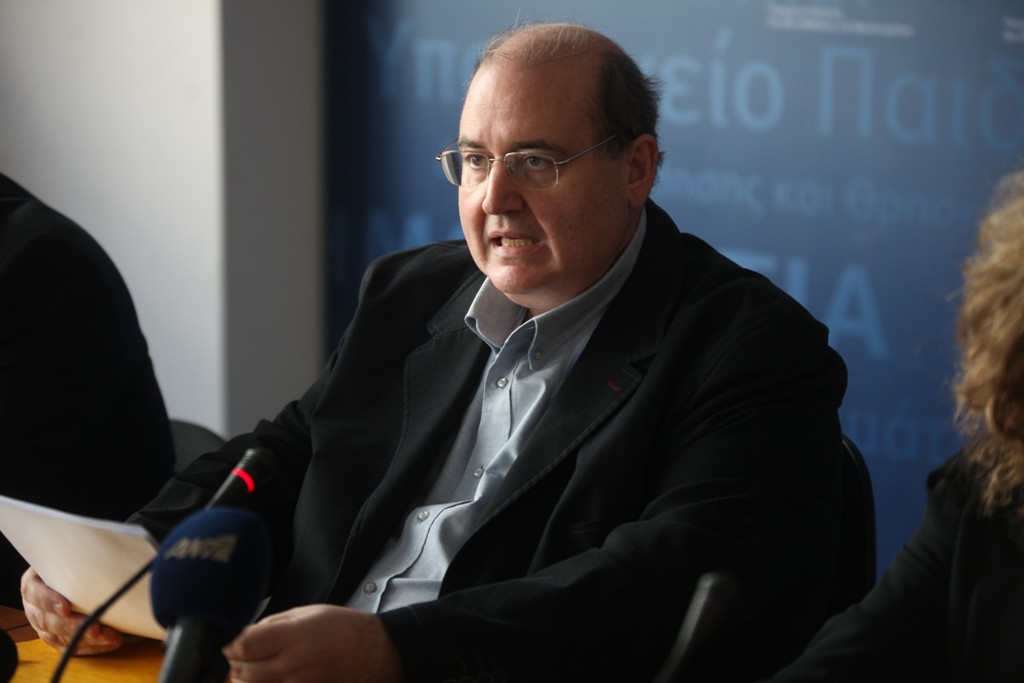 Ο Φίλης δεν κάνει ρουσφέτια ούτε για την κόρη του - Media