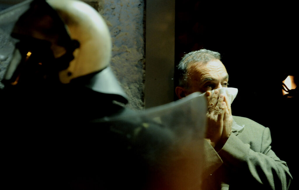 Ολονύχτιες οδομαχίες στα Εξάρχεια με 35 προσαγωγές και 13 συλλήψεις - Media